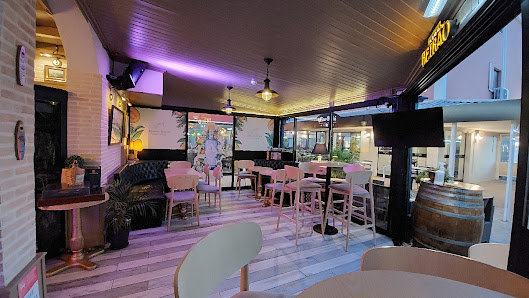 Oporto Tavern Wine & Cocktail Bar in Vilamoura, Algarve — photo 2 of 9