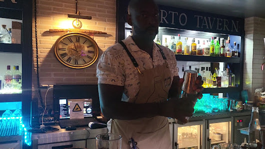 Oporto Tavern Wine & Cocktail Bar in Vilamoura, Algarve — photo 4 of 9
