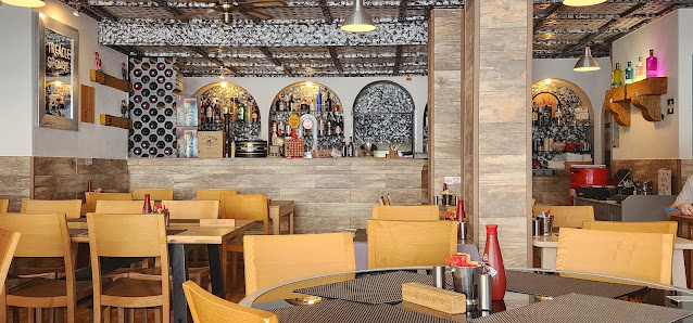 Restaurante The Cockerel in Albufeira, Algarve — photo 7 of 12