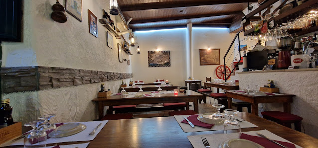 Taverna do Guedes (Green Door) in Alvor, Algarve — photo 2 of 12
