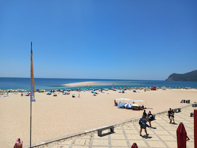 Praia da Figueirinha in Algarve, Centro — photo 2 of 7