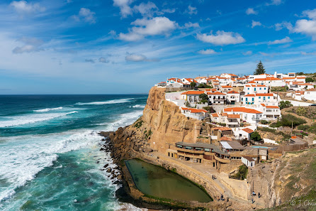 Praia das Azenhas do Mar in Lisboa, Centro — photo 2 of 8
