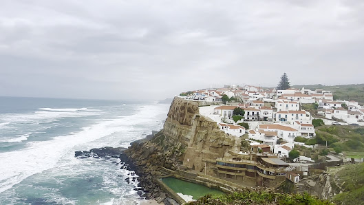 Praia das Azenhas do Mar in Lisboa, Centro — photo 4 of 8