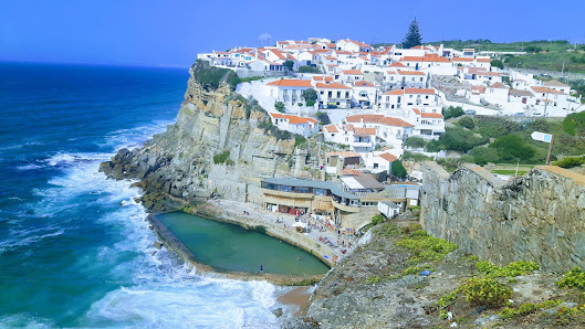 Praia das Azenhas do Mar in Lisboa, Centro — photo 7 of 8
