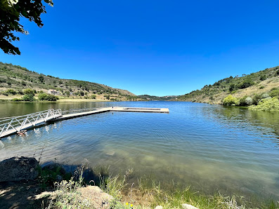 Praia Fluvial Barragem do Caldeirão in Algarve, Norte — photo 2 of 5