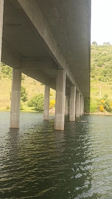 Praia Fluvial Barragem do Caldeirão in Algarve, Norte — photo 3 of 5