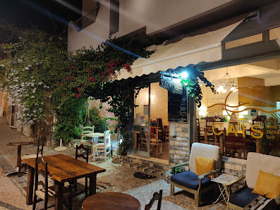 Cais Wine&Tapas Bar in Quarteira, Algarve — photo 2 of 12