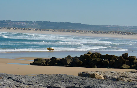Praia da Cova da Alfarroba in Peniche, Centro — photo 3 of 5
