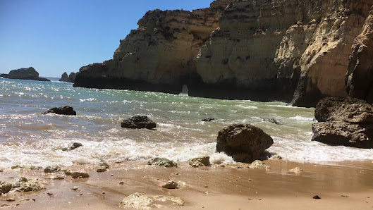 Praia do Submarino in Alvor, Algarve — photo 4 of 6