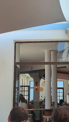 Bar restaurante Three Little Birds in Sagres, Algarve — photo 7 of 12