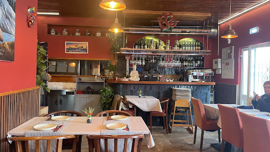 Himalayan Pink Salt Restaurant in Alvor, Algarve — photo 2 of 9