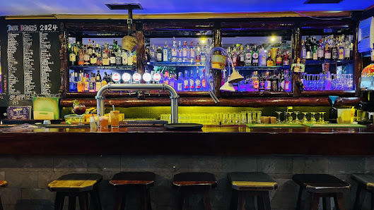 Three Monkeys Bar in Lagos, Algarve — photo 7 of 8