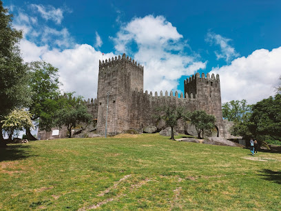 Guimarães Castle — Attraction in Guimarães, Norte, Portugal — photos, reviews and opening hours