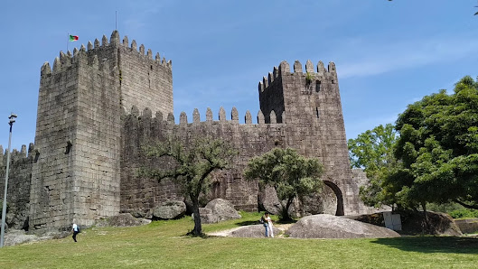 Guimarães Castle in Guimarães, Norte — photo 4 of 6