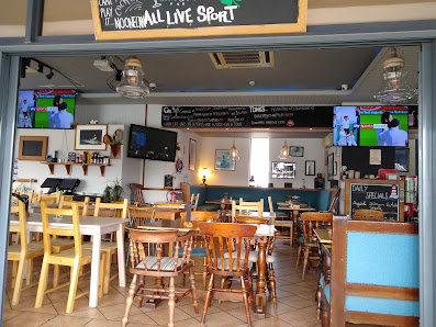 The Lighthouse Pub Bar Restaurant and Sports in Lagos, Algarve — photo 7 of 10