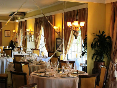 Willie's Restaurant in Vilamoura, Algarve — photo 2 of 8