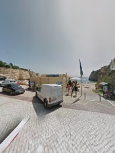 Strand mit felsendurchgang in Porches, Algarve — photo 5 of 5