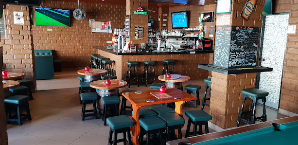 EDDYS Bar in Albufeira, Algarve — photo 2 of 11