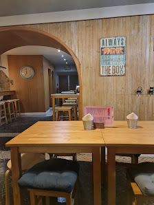 Álef Burger Bar in Faro, Algarve — photo 6 of 10