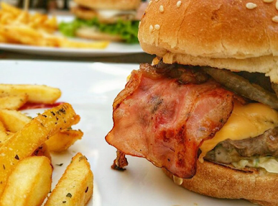 Álef Burger Bar in Faro, Algarve — photo 8 of 10