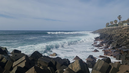 Praia de Surfistas — Attraction in Jardim do, Centro, Portugal — photos, reviews and opening hours
