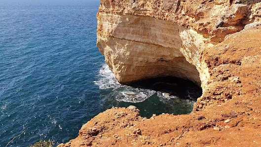 Praia da Cama da Vaca in Carvoeiro, Algarve — photo 4 of 4