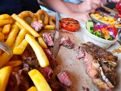 Taffy´s Bar & Grill in Praia da Rocha, Algarve — photo 8 of 12