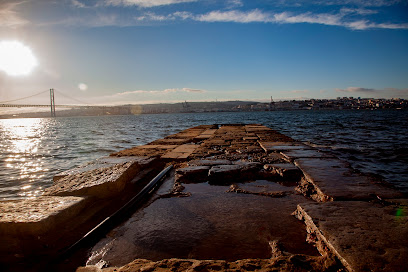 Praia das Lavadeiras — Attraction in Almada, Centro, Portugal — photos, reviews and opening hours