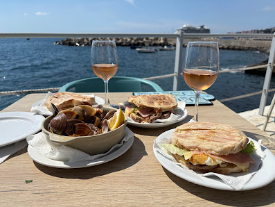 Santiago Beach Bar in Funchal, Centro — photo 6 of 9