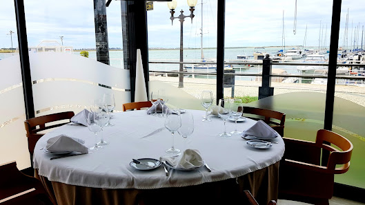 Restaurante da Associação Naval do Guadiana in Vila Real de Santo António, Algarve — photo 7 of 12