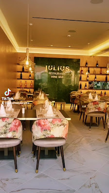Julius Restaurante Wine Bar in Quarteira, Algarve — photo 7 of 12