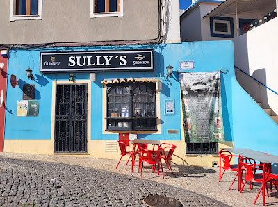 Sully's Bar in Carvoeiro, Algarve — photo 2 of 8