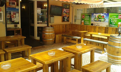 Baz and Minnie's Irish Bar in Quarteira, Algarve — photo 2 of 8