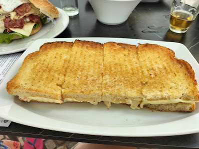 SANDOSKAS sandwiches burger & co in Carvoeiro, Algarve — photo 6 of 9