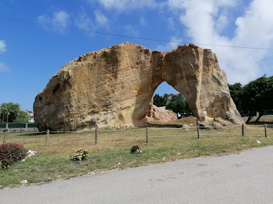 Penedo Furado de Foz do Arelho in Algarve, Centro — photo 2 of 6