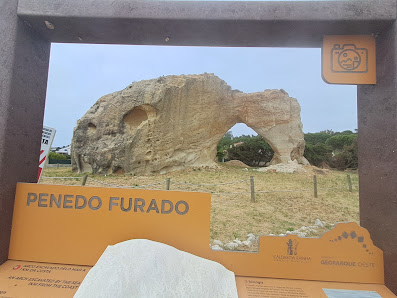 Penedo Furado de Foz do Arelho in Algarve, Centro — photo 3 of 6