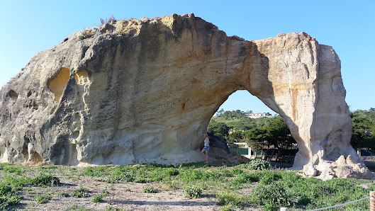 Penedo Furado de Foz do Arelho in Algarve, Centro — photo 5 of 6