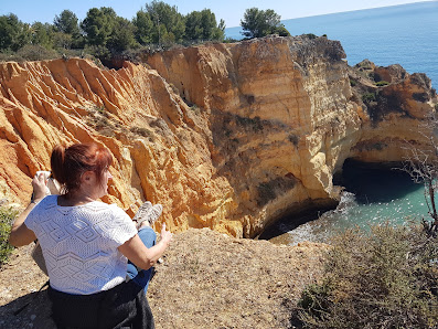 Praia de Vale dos Currais in Carvoeiro, Algarve — photo 3 of 5
