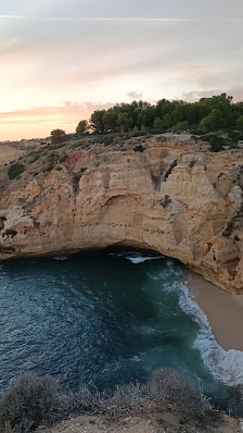 Praia de Vale dos Currais in Carvoeiro, Algarve — photo 4 of 5