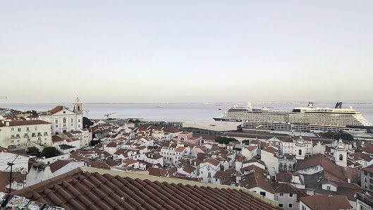 Miradouro das Portas do Sol in Lisboa, Centro — photo 3 of 4
