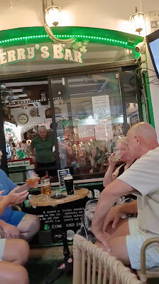 Sherry's Irish Bar in Albufeira, Algarve — photo 4 of 10