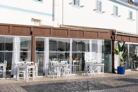 Sueste - Vinhos e Petiscos in Ferragudo, Algarve — photo 2 of 9