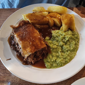 Pig's Head Bar in Luz, Algarve — photo 5 of 8